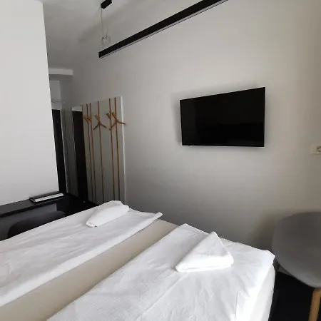 Cha Cha 2* Ljubljana