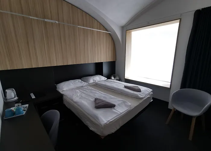 Cha Cha Πανσιόν