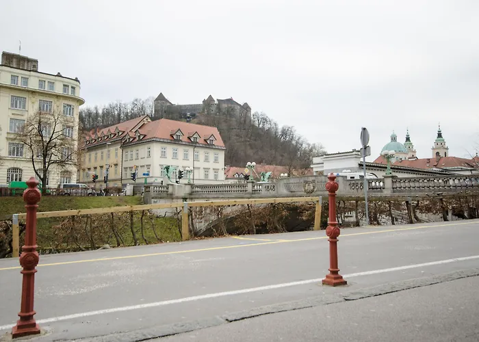 Cha Cha Konukevi Ljubljana